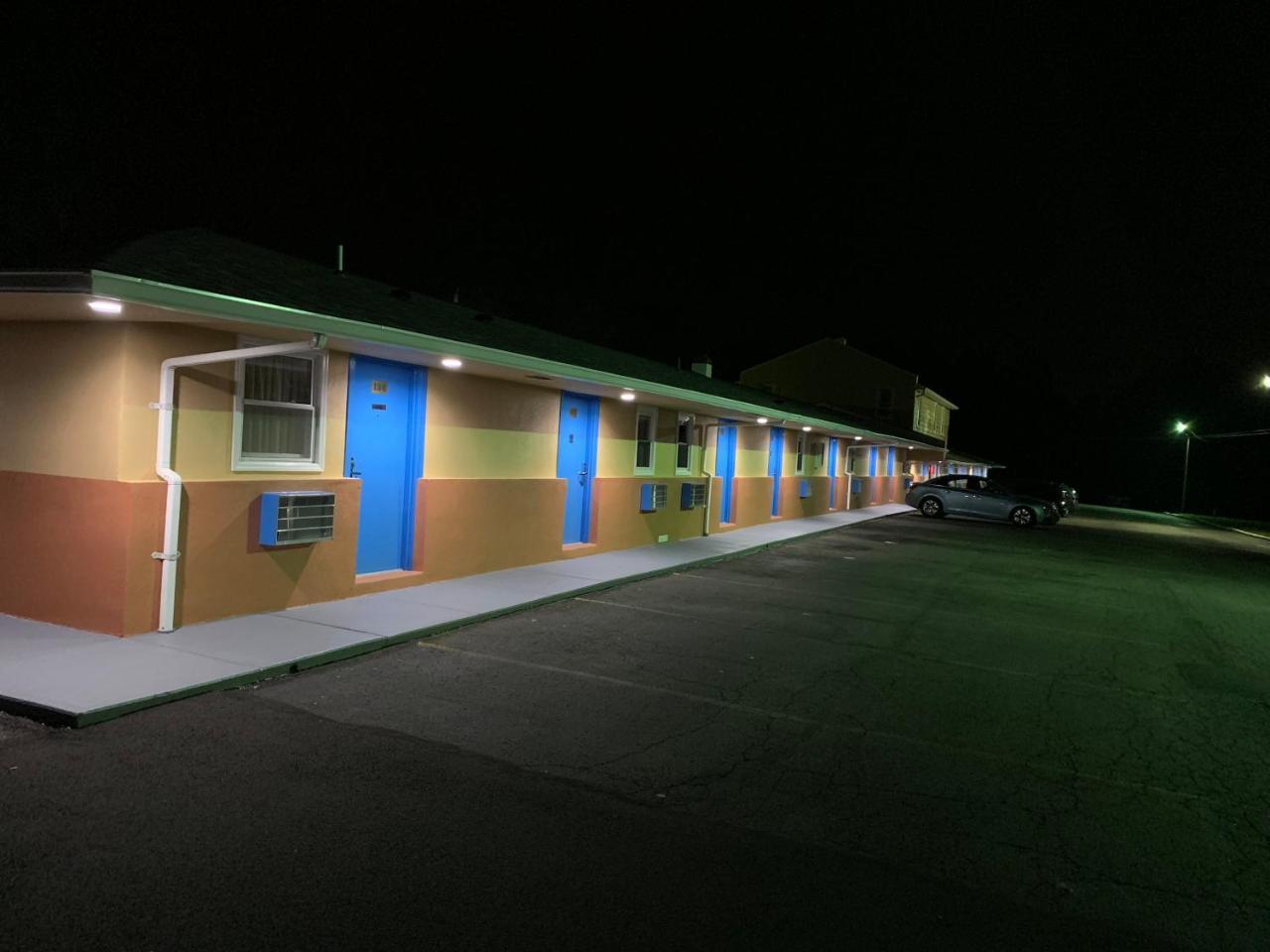 Scottish Inns Wrightstown Exterior photo